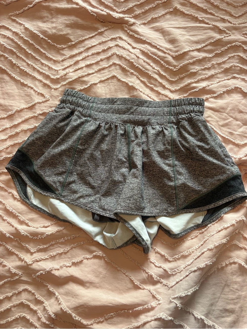 Lululemon Women’s hotty hot shorts with Built-In Liner